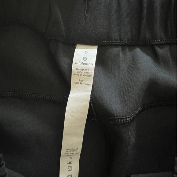 Lululemon Size 6 Black Capri Pants - Picture 3 of 5
